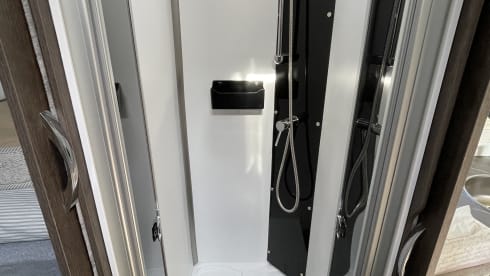 ZENMOBIEL – Neuer Camper Benimar Cocoon 468 in Top-Zustand!!! 