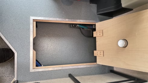 Benson – Ford Campervan mit 4 Schlafplätzen ab 2021