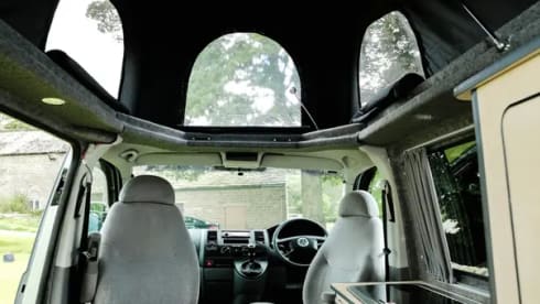 Cedric – T5 Campervan with Pop-Top, Rocknroll bed and Swivel Seats