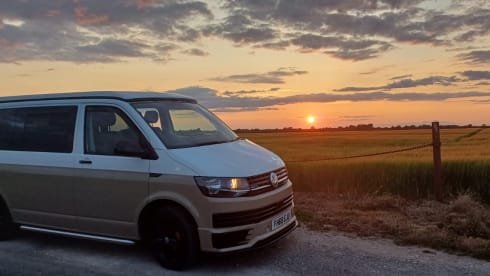 🤎 NOVA 🤎 – 4 berth Volkswagen campervan from 2019