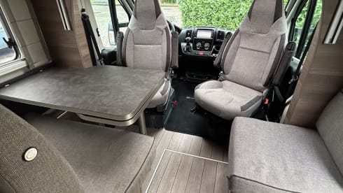 R15 – 5p Knaus semi-integrated uit 2020