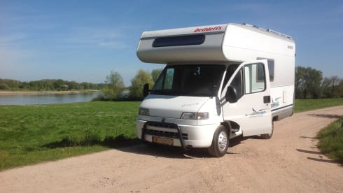 Lovely 6 person Fiat camper for rent