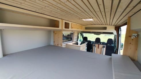 Baroudeur – TRANSIT 4x4 fitted van 3 people