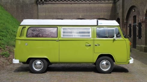 Westfalia – Wonderful Classic Camper Rent! Oldtimer VW minibus hire - T2 Westfalia
