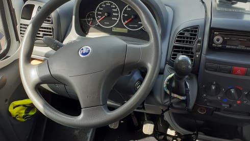 2p Fiat semi-integrated uit 2004