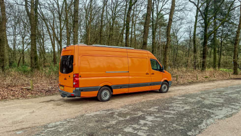 Very Spacious Luxury Off-Grid Camper – Freedom, Comfort & Adventure on Wheels!
