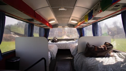 busavonturen – An 8-person touring car camper for your travel adventure