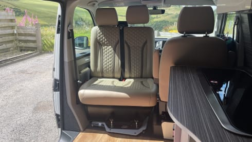 Daisy – 4 berth Volkswagen campervan from 2016