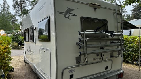 Cozy and complete 5 person camper
