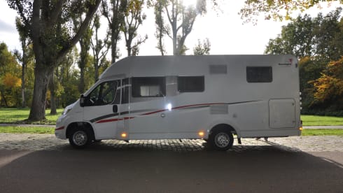 Beautiful 4 pers. 2015 semi-integrated, with complete inventory.