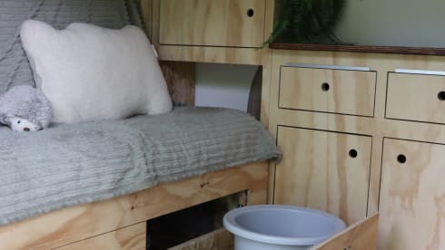 2p Volkswagen campervan uit 2013