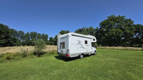 Fietje – Super leuke en nette Alkoof camper