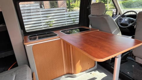 Willem – 2-seater Volkswagen bus from 2000