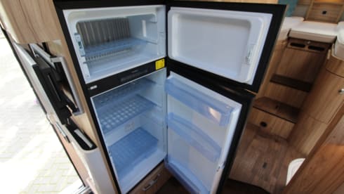 Luxe 4-Persoons Camper – Comfortabel & Zorgeloos Op Avontuur!  – 4p Fiat semi-integrated uit 2019