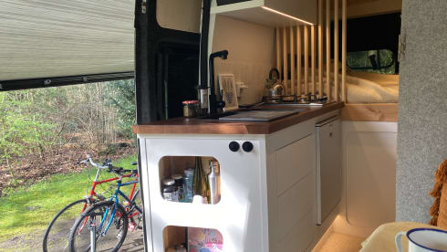Otis – Super cozy self-build camper