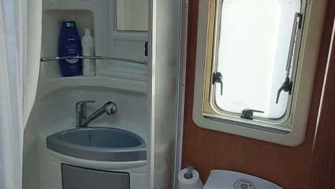 Very neat 6m camper for 3 people. Compact yet spacious!