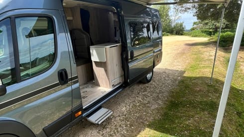 Buster – Autobus Peugeot a 4 posti letto del 2022