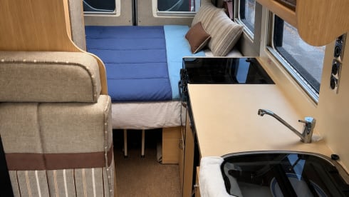 Denis – 4 berth Peugeot bus from 2017