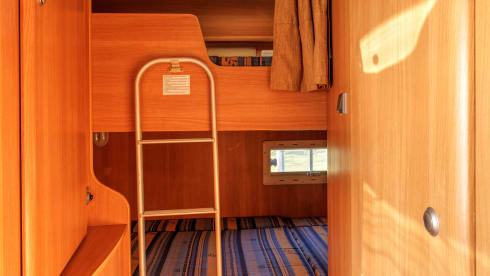 Beautiful 6 pers. + 2 * air conditioning Challenger Alcove motorhome