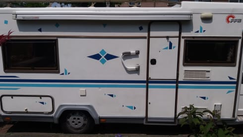With Mobility Scooter/Scooter carrier and Pop-Up roof tent!