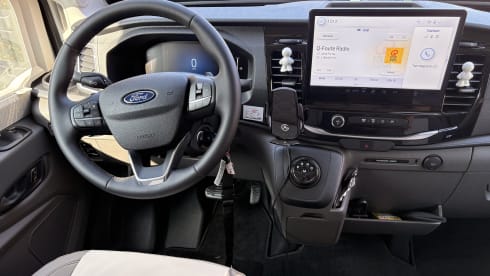 White pearl – 5p Ford semi-integrated uit 2026