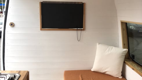 Peach – Cosy Mercedes Sprinter Campervan 