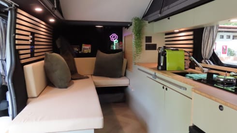 SchaafBus – Cozy campervan with sleeping pop-up roof 