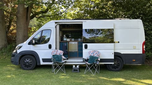 Evangeline – 4 berth Peugeot campervan from 2017