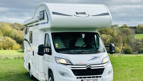 Moby – Adventurous new mobile home + sun canopy + air conditioning