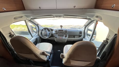 Spacious 4-5 person camper, Fiat Ducato- Adria Matrix 
