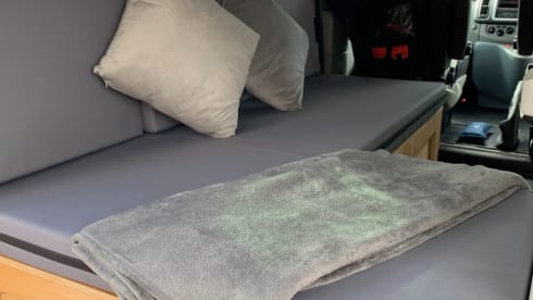 VangelaCampervan – 2 berth Renault Trafic auto campervan close to Edinburgh Airport 