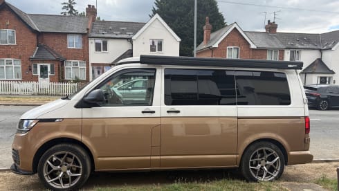 Volkswagen campervan met 4 slaapplaatsen uit 2020