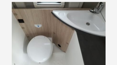 Koosje – 2-seater Sunlight bus from 2021