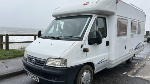 BeeHappy Motorhome Hire 🐝 – Beautiful 4 berth motorhome perfect for a couple or small family. 