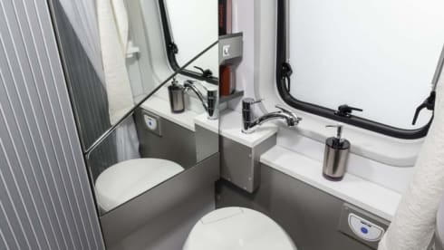 luxury Adria Twin 640 Supreme bus camper | Length beds | 165 hp