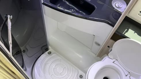 Herbie – Comfortable 4/5/6 berth Chausson Flash motorhome with all of the comforts