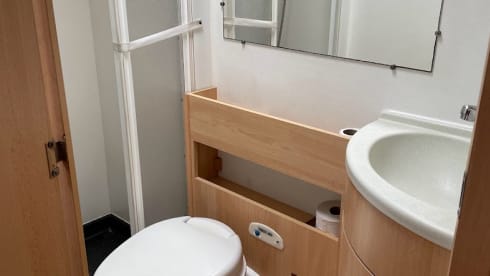 Eura Mobil – Spacious, 6-person family camper from 2003