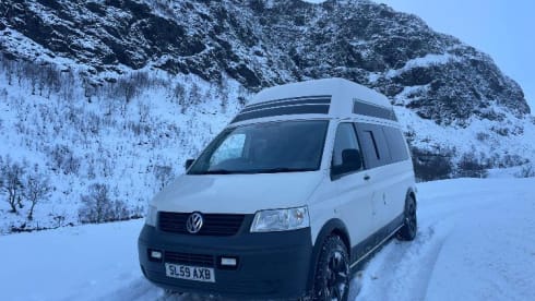 Nevis – 2 berth Volkswagen campervan 4x4 from 2009