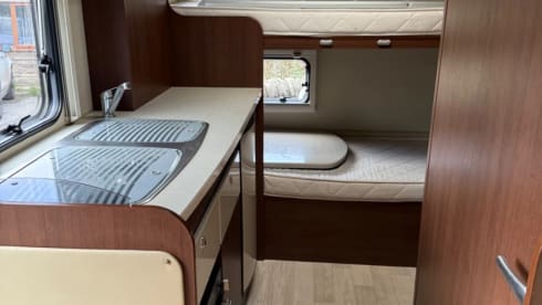 Mikey – 6 bed / 6 seatbelt Motorhome - let’s go on a road trip