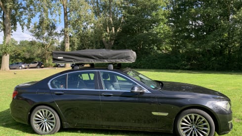 Happy Bimmer Rooftop Tent – Reliable BMW 740d with very large Thule roof tent and complete inventory