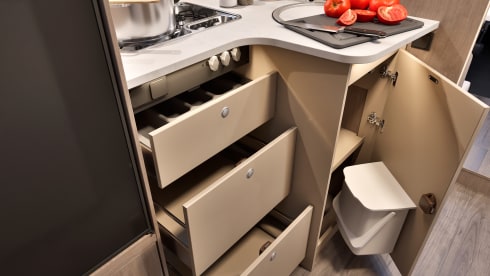 Sunny – Brand new 4-person Carado T448 - semi-integrated (2025)
