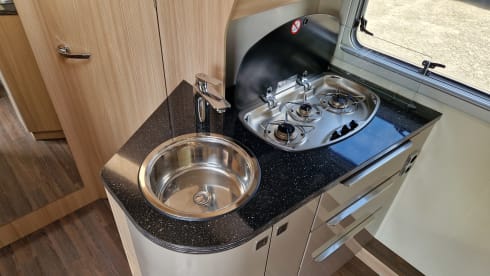 zonnige vakantie !! – 4p Bürstner semi-integrated from 2019