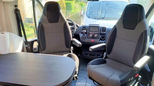 Gilbert – Furgone allestito da 5,99 m dotato di cambio automatico