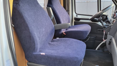 RELAX  – Challenger Semi-Integrated from 2001 WITH WIFI