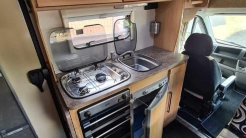 Eldonis the Explorer  – Explore the UK in Comfort – 6-Berth Elddis Motorhome with Full Amenities