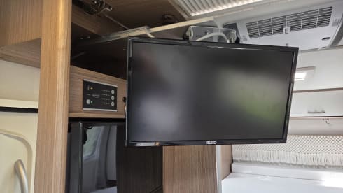 Luxe tweepersoons Carado halfintegraal met queensbed uit 2022