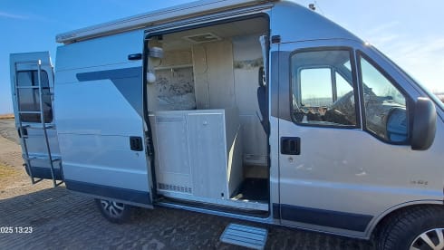2p Peugeot bus with toilet