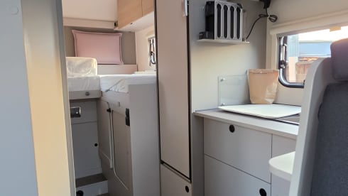 2026 NIEUW! – 🚐 LMC Spazioso semi-integrato per 3 persone