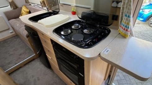 FT17 Betty – Peugeot Elddis Evolution 196 met 6 slaapplaatsen