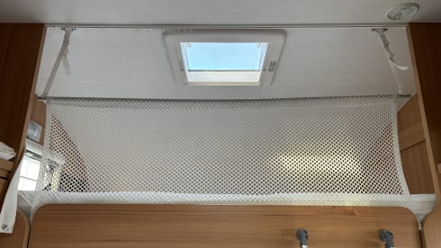 LMC Family Alcove Camper 6 persons Space saver! 